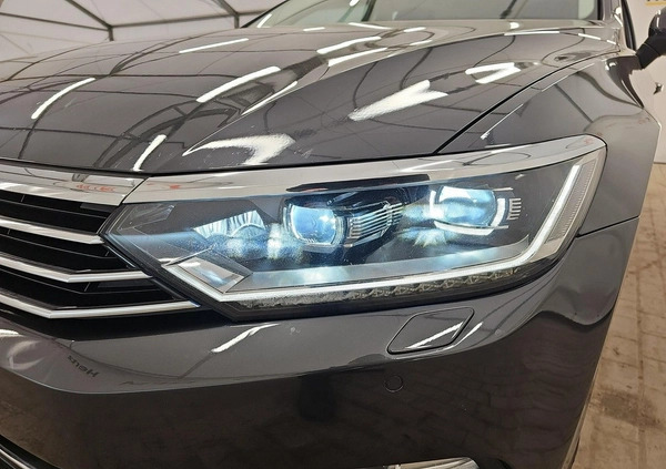 Volkswagen Passat cena 76500 przebieg: 142098, rok produkcji 2019 z Kalety małe 379